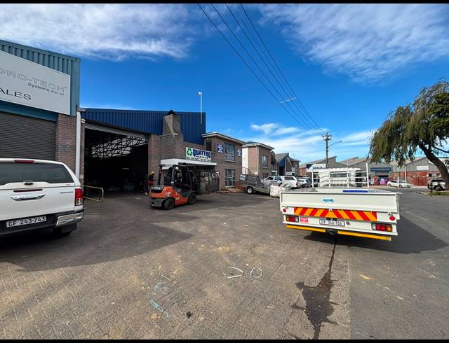 503M² WAREHOUSE TO LET IN STIKLAND INDUSTRIAL